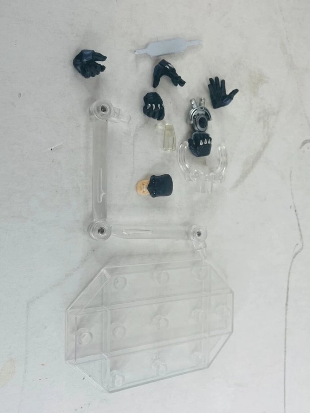 Batman Arkham Knight Action Figure 6.5" w/ Accessory Hands & Stand Base - Picture 7 of 8